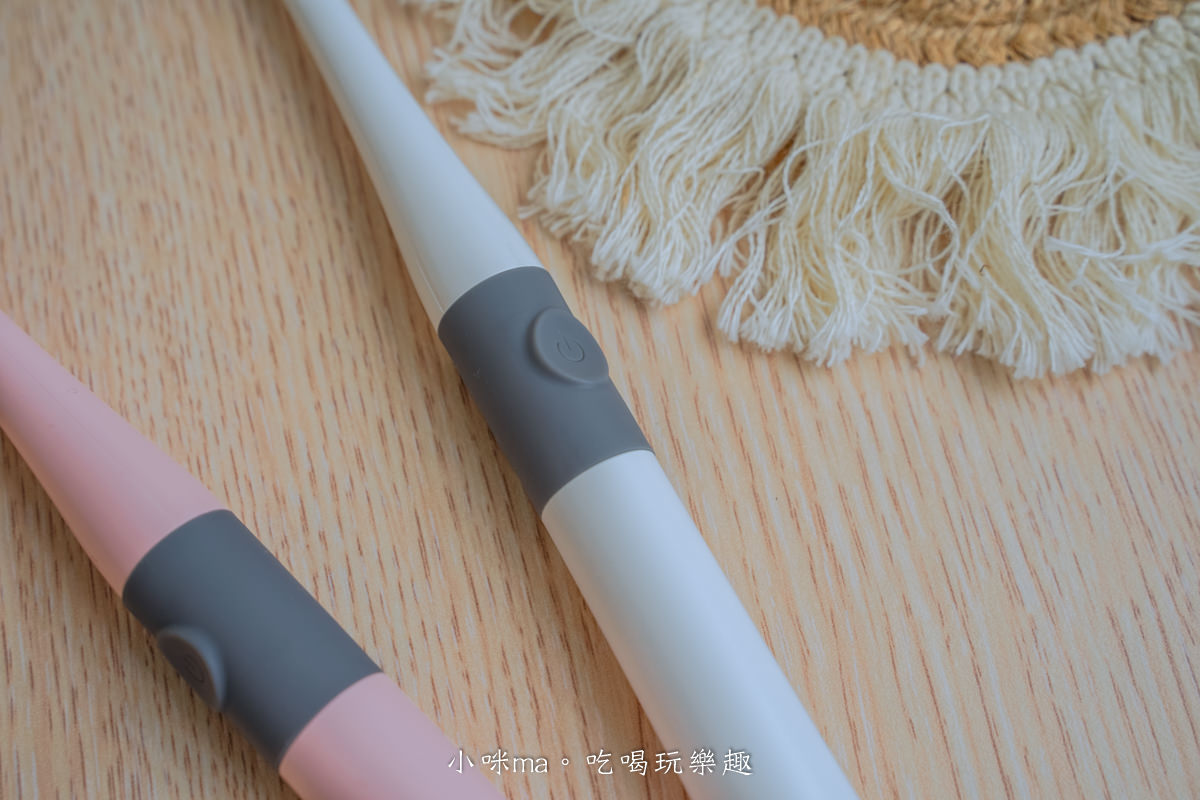 CHIZY 高效潔淨速扣易電動牙刷｜輕巧電動牙刷 居家外宿一隻搞定，小刷頭設計 全方位清理口腔，貼心變色刷毛 更換刷頭一看就知道，電動牙刷推薦