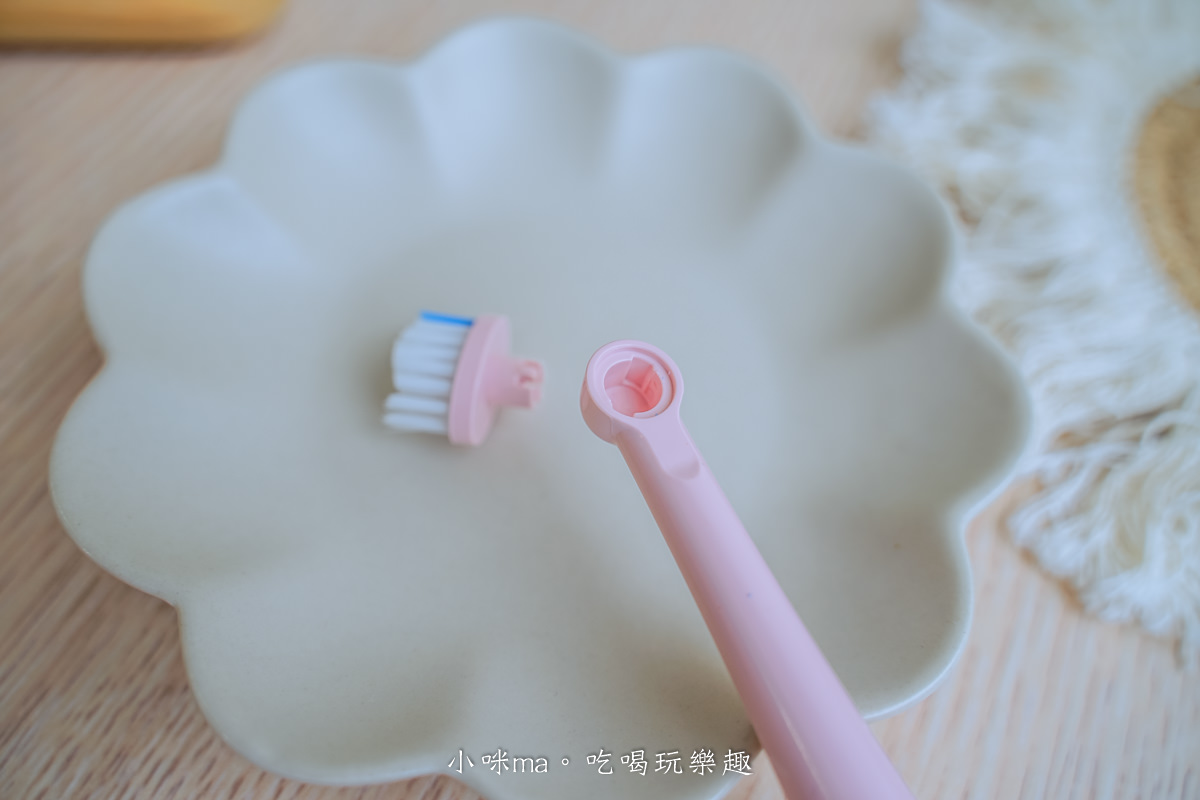 CHIZY 高效潔淨速扣易電動牙刷｜輕巧電動牙刷 居家外宿一隻搞定，小刷頭設計 全方位清理口腔，貼心變色刷毛 更換刷頭一看就知道，電動牙刷推薦