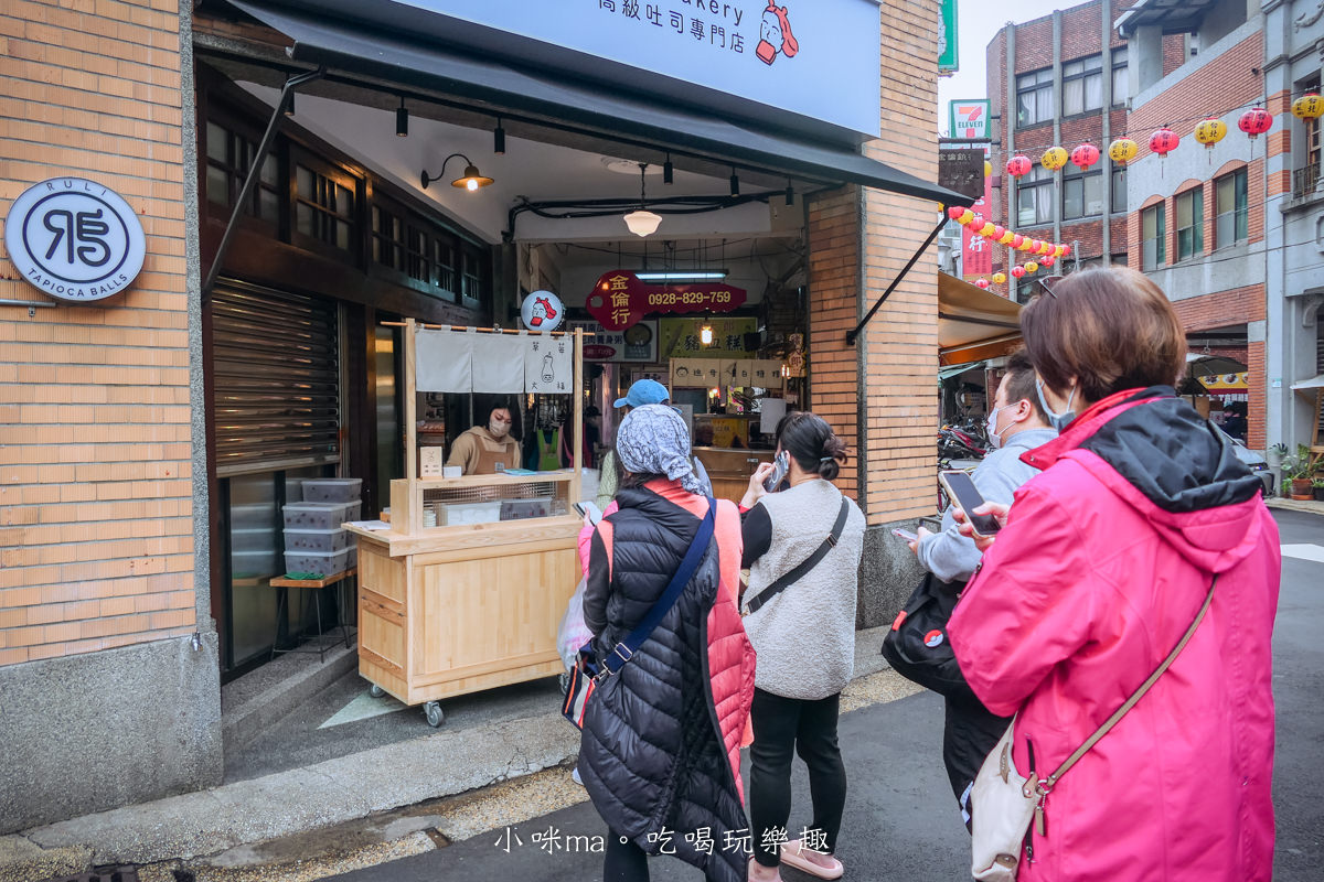 迪化街草莓大福|有夠大顆又Q的草莓大福,保證一定要排隊,建議直接3盒起跳不然會後悔,捷運北門站 - 第2張圖 迪化街草莓大福|有夠大顆又Q的草莓大福,保證一定要排隊,建議直接3盒起跳不然會後悔,捷運北門站