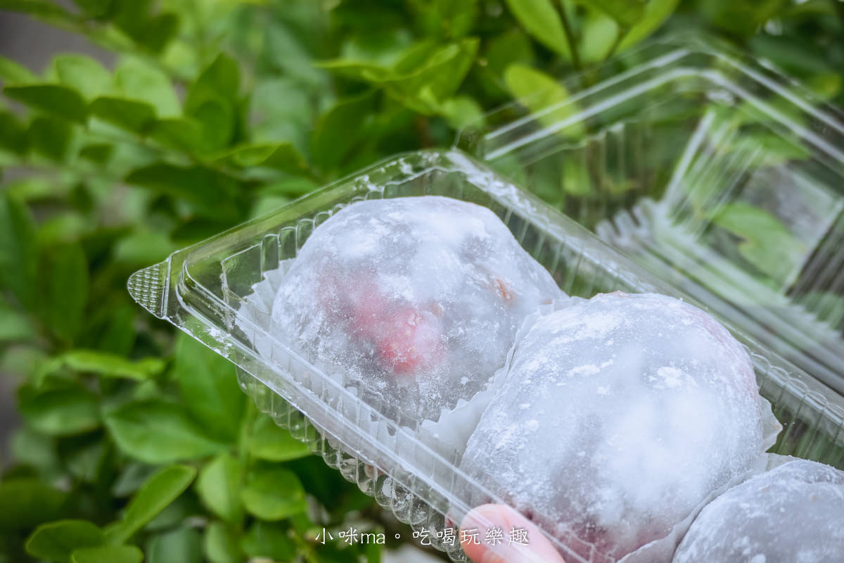 迪化街草莓大福|有夠大顆又Q的草莓大福,保證一定要排隊,建議直接3盒起跳不然會後悔,捷運北門站 - 第12張圖 迪化街草莓大福|有夠大顆又Q的草莓大福,保證一定要排隊,建議直接3盒起跳不然會後悔,捷運北門站