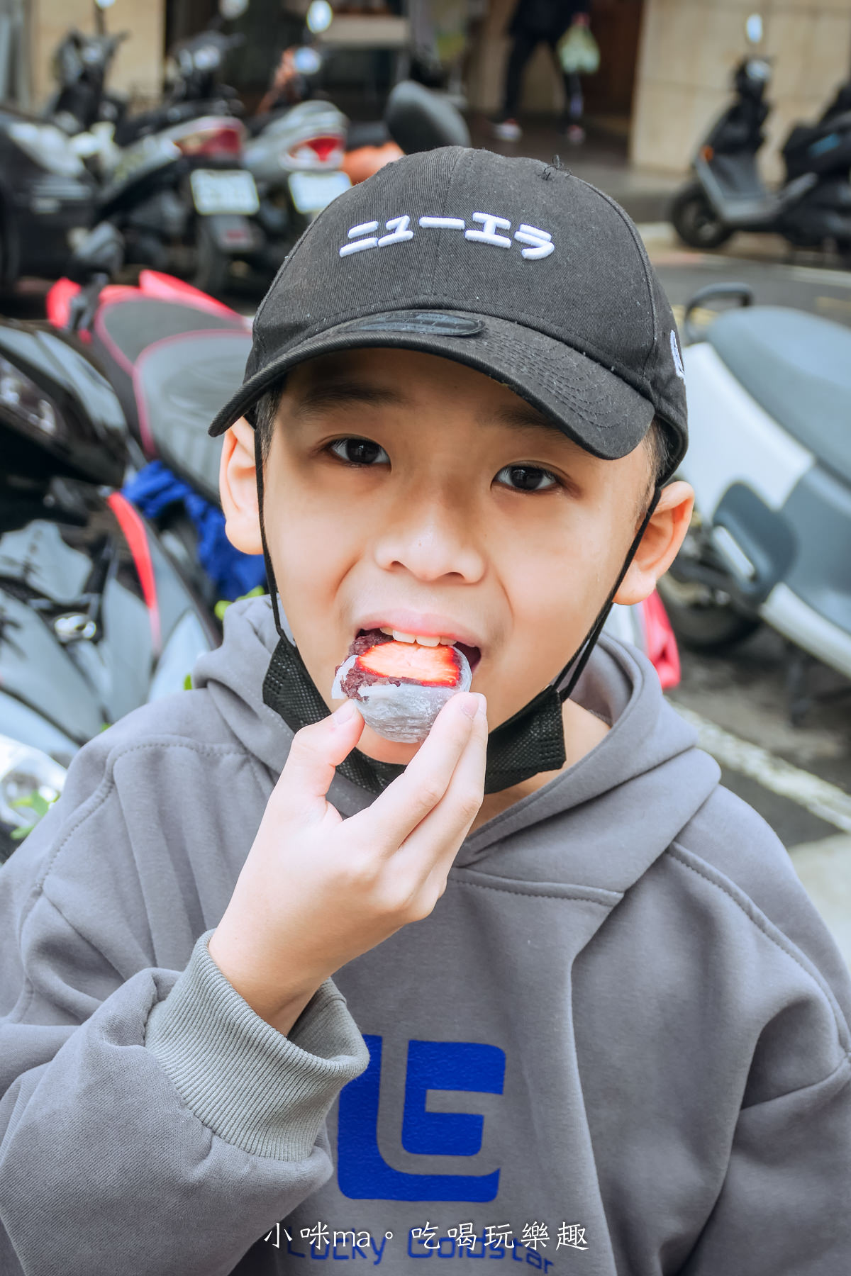 迪化街草莓大福|有夠大顆又Q的草莓大福,保證一定要排隊,建議直接3盒起跳不然會後悔,捷運北門站 - 第15張圖 迪化街草莓大福|有夠大顆又Q的草莓大福,保證一定要排隊,建議直接3盒起跳不然會後悔,捷運北門站