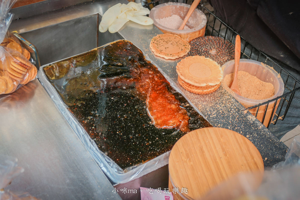 迪化街純正麥芽餅|想吃麥芽糖夾餅乾就去迪化街,現做的古早味點心 鹹鹹甜甜好涮嘴,捷運北門站 - 第9張圖 迪化街純正麥芽餅|想吃麥芽糖夾餅乾就去迪化街,現做的古早味點心 鹹鹹甜甜好涮嘴,捷運北門站