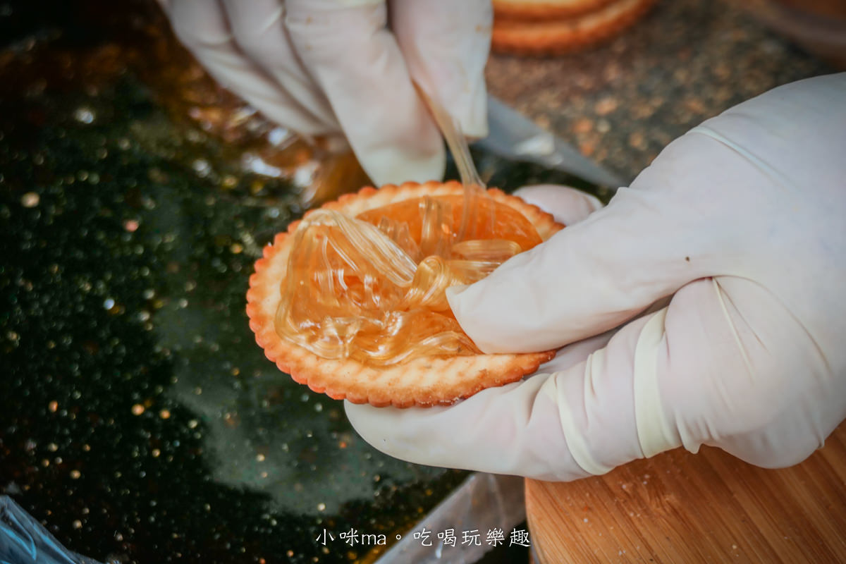 迪化街純正麥芽餅|想吃麥芽糖夾餅乾就去迪化街,現做的古早味點心 鹹鹹甜甜好涮嘴,捷運北門站 - 第10張圖 迪化街純正麥芽餅|想吃麥芽糖夾餅乾就去迪化街,現做的古早味點心 鹹鹹甜甜好涮嘴,捷運北門站
