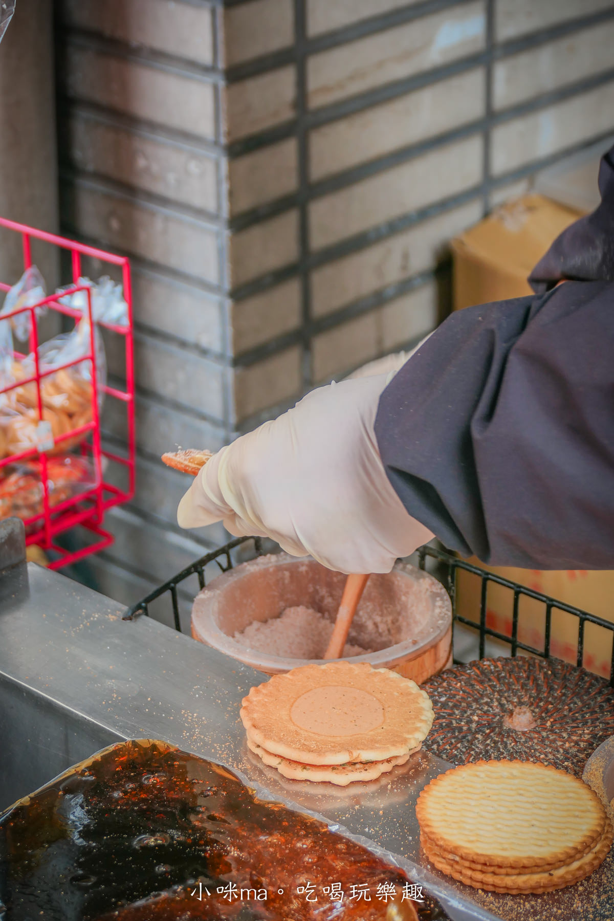迪化街純正麥芽餅|想吃麥芽糖夾餅乾就去迪化街,現做的古早味點心 鹹鹹甜甜好涮嘴,捷運北門站 - 第11張圖 迪化街純正麥芽餅|想吃麥芽糖夾餅乾就去迪化街,現做的古早味點心 鹹鹹甜甜好涮嘴,捷運北門站
