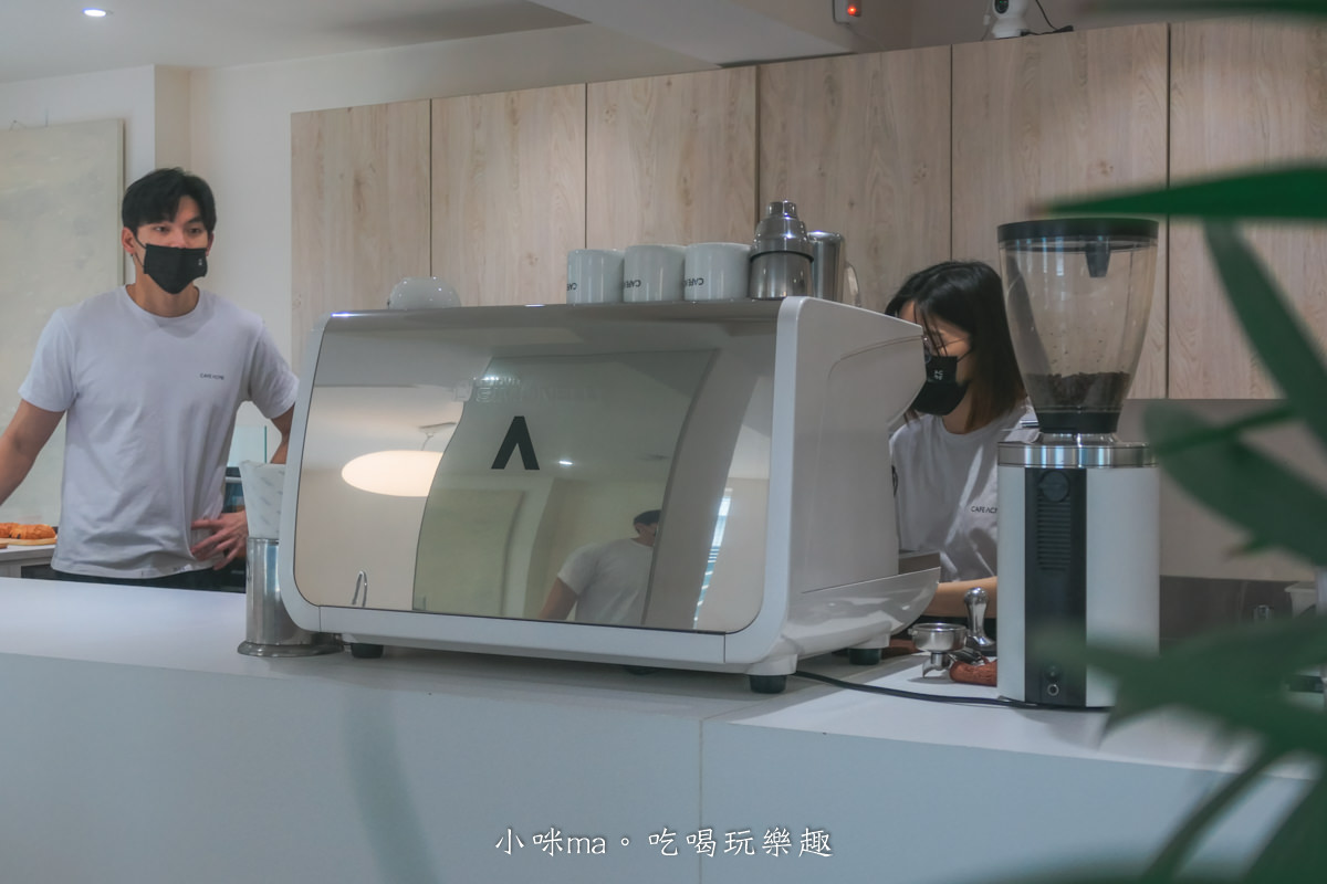 CAFE ACME 象山店｜象山底下純白韓風咖啡廳，寧靜的氛圍超愜意，平日不限時，捷運象山站