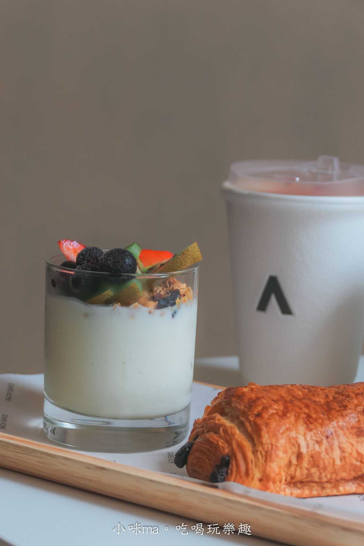 CAFE ACME 象山店｜象山底下純白韓風咖啡廳，寧靜的氛圍超愜意，平日不限時，捷運象山站