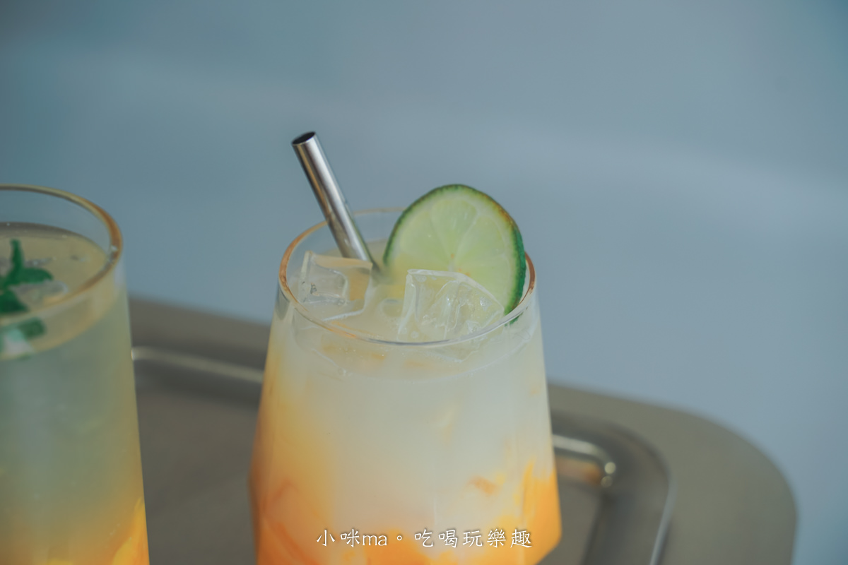 海蜜Hi-Mee|七星潭旁純白老宅冰店,灰冷色系內裝散發科技感,創意特製冰品有夠爽口,花蓮美食/新城美食 - 第10張圖 海蜜Hi-Mee|七星潭旁純白老宅冰店,灰冷色系內裝散發科技感,創意特製冰品有夠爽口,花蓮美食/新城美食