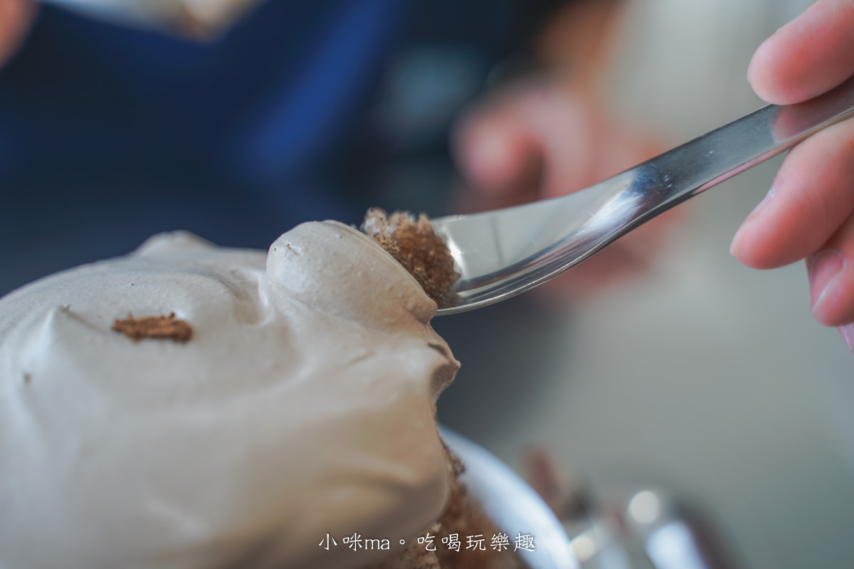 海蜜Hi-Mee|七星潭旁純白老宅冰店,灰冷色系內裝散發科技感,創意特製冰品有夠爽口,花蓮美食/新城美食 - 第16張圖 海蜜Hi-Mee|七星潭旁純白老宅冰店,灰冷色系內裝散發科技感,創意特製冰品有夠爽口,花蓮美食/新城美食