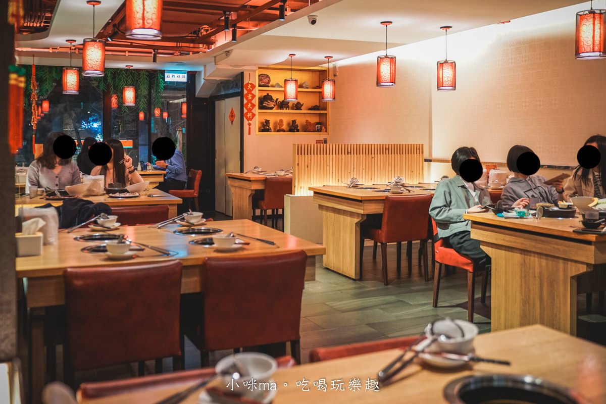 吾皇大大 朕的鍋物-中山南京殿|全新菜單期間限定秋風膏濃蟹黃鍋有夠香濃,涮肉、涮海鮮都對味,宵夜也可以吃鍋 周末營業至凌晨四點,捷運中山站 中山站美食推薦 中山站火鍋推薦 - 第7張圖 吾皇大大 朕的鍋物-中山南京殿|全新菜單期間限定秋風膏濃蟹黃鍋有夠香濃,涮肉、涮海鮮都對味,宵夜也可以吃鍋 周末營業至凌晨四點,捷運中山站 中山站美食推薦 中山站火鍋推薦