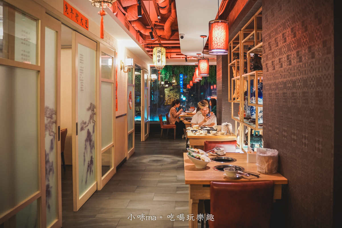 吾皇大大 朕的鍋物-中山南京殿|全新菜單期間限定秋風膏濃蟹黃鍋有夠香濃,涮肉、涮海鮮都對味,宵夜也可以吃鍋 周末營業至凌晨四點,捷運中山站 中山站美食推薦 中山站火鍋推薦 - 第9張圖 吾皇大大 朕的鍋物-中山南京殿|全新菜單期間限定秋風膏濃蟹黃鍋有夠香濃,涮肉、涮海鮮都對味,宵夜也可以吃鍋 周末營業至凌晨四點,捷運中山站 中山站美食推薦 中山站火鍋推薦