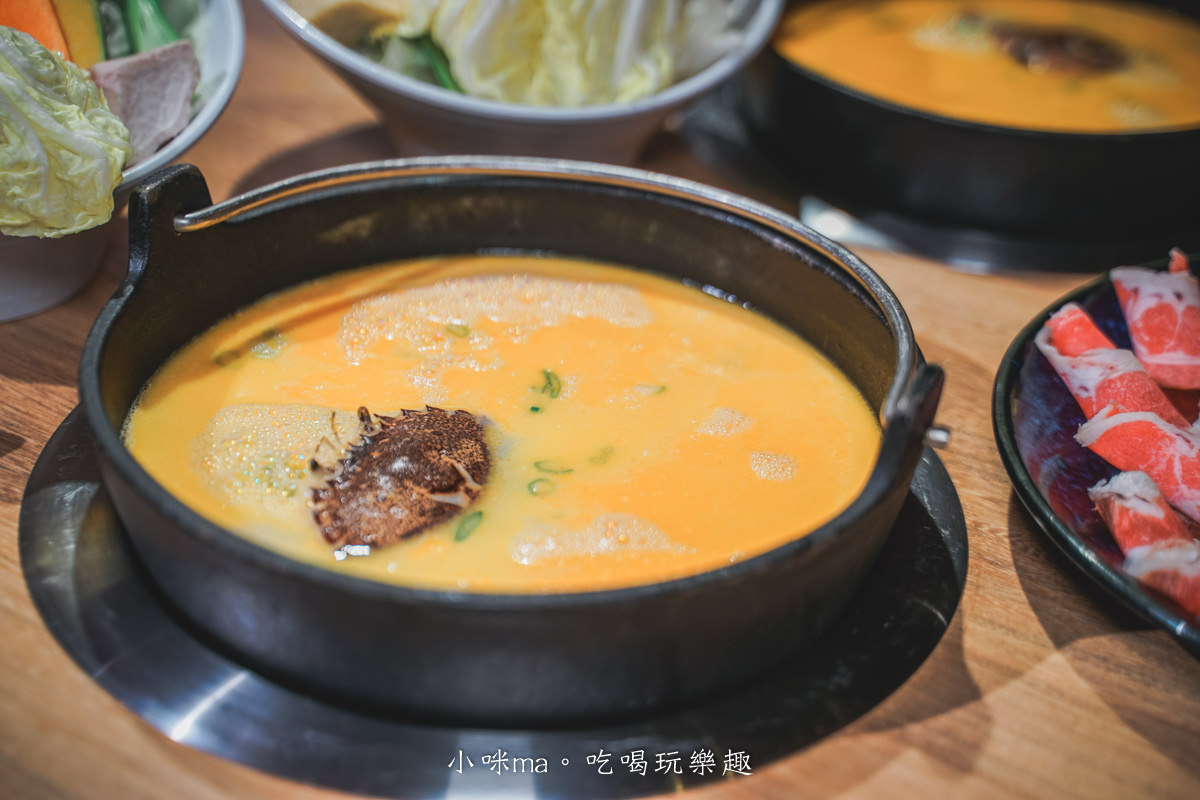 吾皇大大 朕的鍋物-中山南京殿|全新菜單期間限定秋風膏濃蟹黃鍋有夠香濃,涮肉、涮海鮮都對味,宵夜也可以吃鍋 周末營業至凌晨四點,捷運中山站 中山站美食推薦 中山站火鍋推薦 - 第21張圖 吾皇大大 朕的鍋物-中山南京殿|全新菜單期間限定秋風膏濃蟹黃鍋有夠香濃,涮肉、涮海鮮都對味,宵夜也可以吃鍋 周末營業至凌晨四點,捷運中山站 中山站美食推薦 中山站火鍋推薦