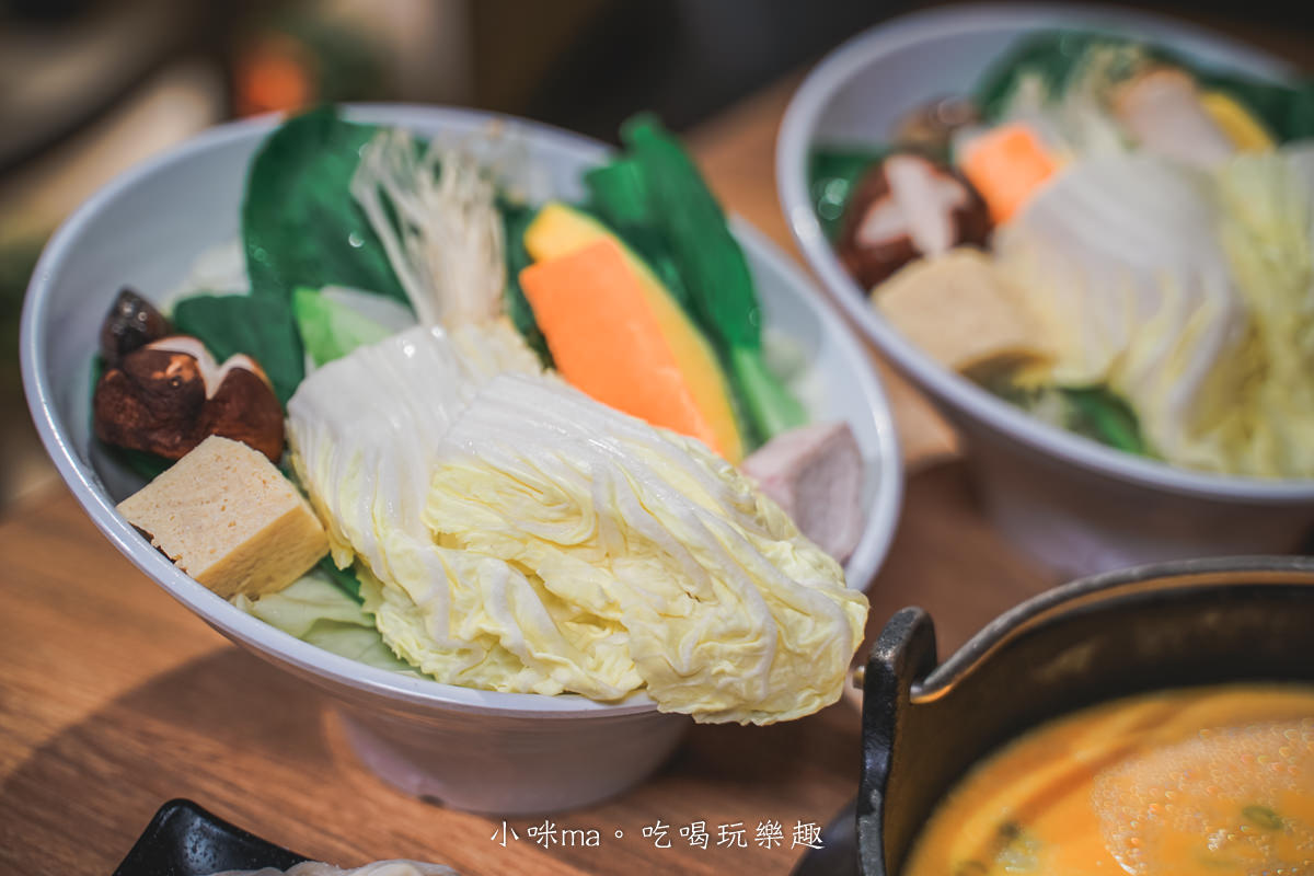 吾皇大大 朕的鍋物-中山南京殿|全新菜單期間限定秋風膏濃蟹黃鍋有夠香濃,涮肉、涮海鮮都對味,宵夜也可以吃鍋 周末營業至凌晨四點,捷運中山站 中山站美食推薦 中山站火鍋推薦 - 第28張圖 吾皇大大 朕的鍋物-中山南京殿|全新菜單期間限定秋風膏濃蟹黃鍋有夠香濃,涮肉、涮海鮮都對味,宵夜也可以吃鍋 周末營業至凌晨四點,捷運中山站 中山站美食推薦 中山站火鍋推薦