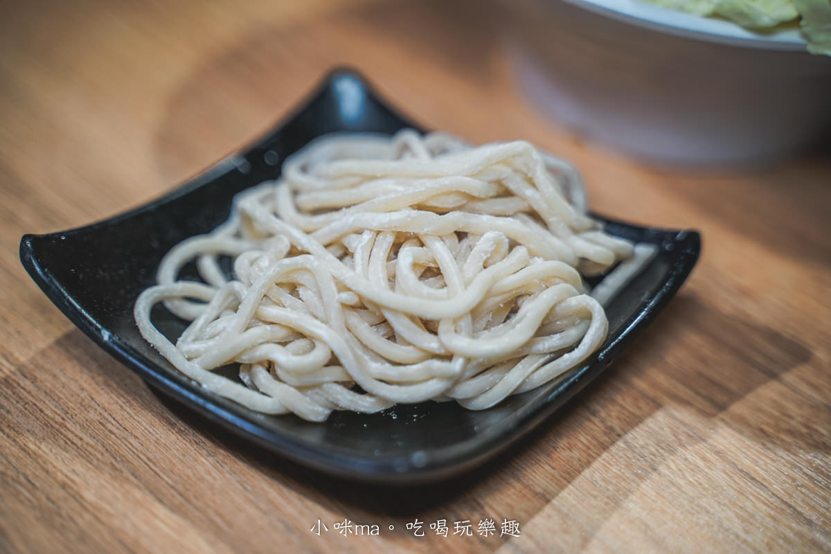 吾皇大大 朕的鍋物-中山南京殿|全新菜單期間限定秋風膏濃蟹黃鍋有夠香濃,涮肉、涮海鮮都對味,宵夜也可以吃鍋 周末營業至凌晨四點,捷運中山站 中山站美食推薦 中山站火鍋推薦 - 第27張圖 吾皇大大 朕的鍋物-中山南京殿|全新菜單期間限定秋風膏濃蟹黃鍋有夠香濃,涮肉、涮海鮮都對味,宵夜也可以吃鍋 周末營業至凌晨四點,捷運中山站 中山站美食推薦 中山站火鍋推薦