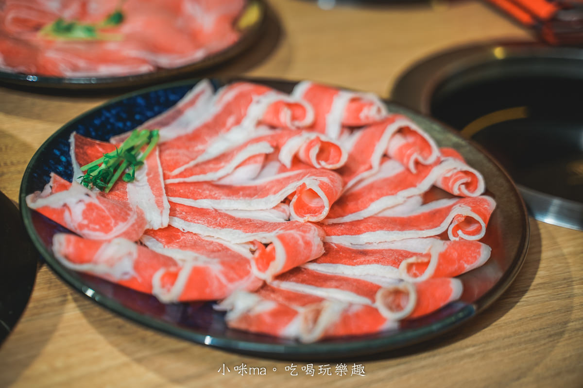 吾皇大大 朕的鍋物-中山南京殿|全新菜單期間限定秋風膏濃蟹黃鍋有夠香濃,涮肉、涮海鮮都對味,宵夜也可以吃鍋 周末營業至凌晨四點,捷運中山站 中山站美食推薦 中山站火鍋推薦 - 第29張圖 吾皇大大 朕的鍋物-中山南京殿|全新菜單期間限定秋風膏濃蟹黃鍋有夠香濃,涮肉、涮海鮮都對味,宵夜也可以吃鍋 周末營業至凌晨四點,捷運中山站 中山站美食推薦 中山站火鍋推薦