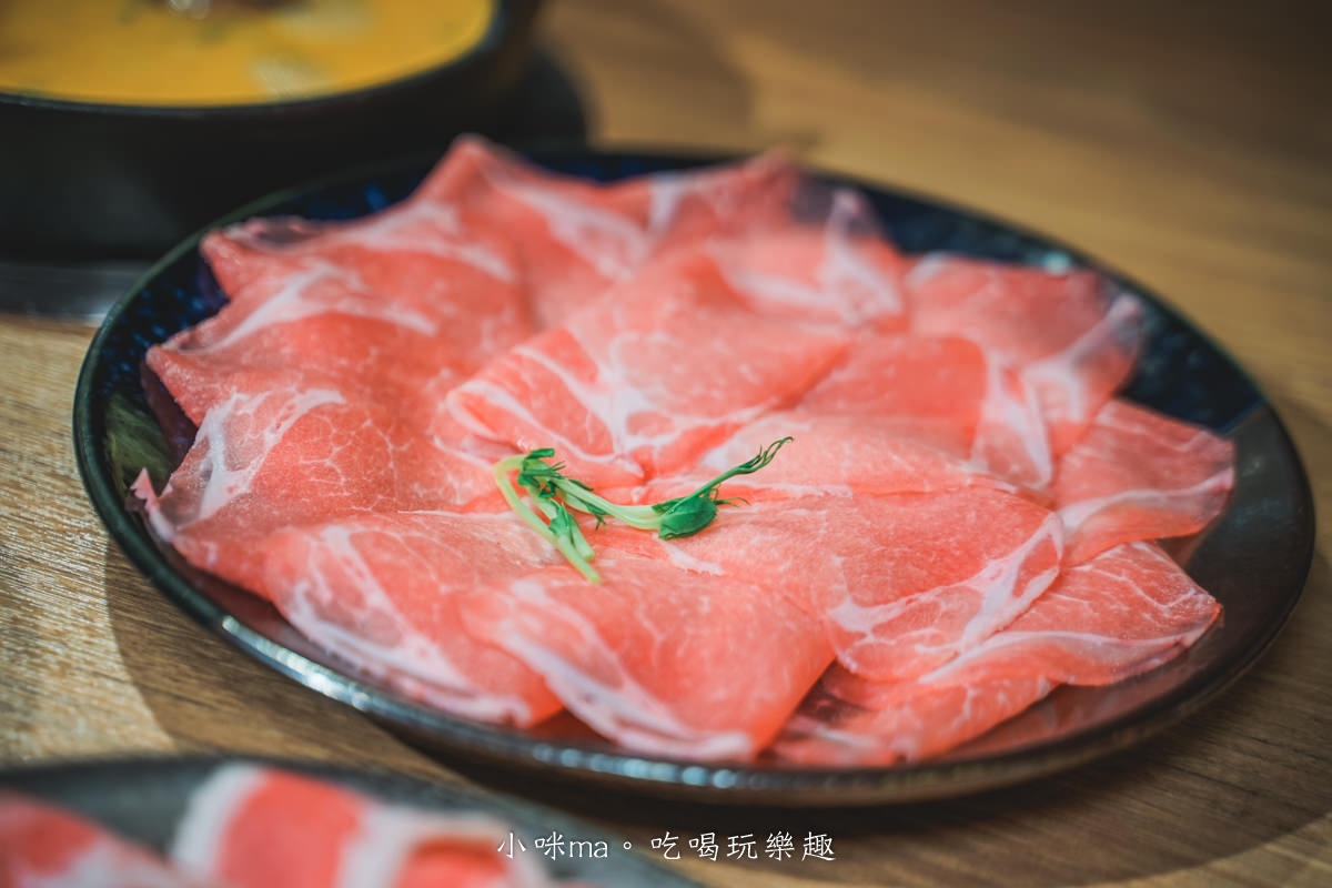 吾皇大大 朕的鍋物-中山南京殿|全新菜單期間限定秋風膏濃蟹黃鍋有夠香濃,涮肉、涮海鮮都對味,宵夜也可以吃鍋 周末營業至凌晨四點,捷運中山站 中山站美食推薦 中山站火鍋推薦 - 第32張圖 吾皇大大 朕的鍋物-中山南京殿|全新菜單期間限定秋風膏濃蟹黃鍋有夠香濃,涮肉、涮海鮮都對味,宵夜也可以吃鍋 周末營業至凌晨四點,捷運中山站 中山站美食推薦 中山站火鍋推薦