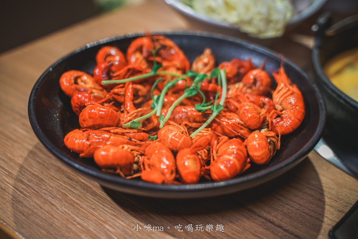 吾皇大大 朕的鍋物-中山南京殿|全新菜單期間限定秋風膏濃蟹黃鍋有夠香濃,涮肉、涮海鮮都對味,宵夜也可以吃鍋 周末營業至凌晨四點,捷運中山站 中山站美食推薦 中山站火鍋推薦 - 第44張圖 吾皇大大 朕的鍋物-中山南京殿|全新菜單期間限定秋風膏濃蟹黃鍋有夠香濃,涮肉、涮海鮮都對味,宵夜也可以吃鍋 周末營業至凌晨四點,捷運中山站 中山站美食推薦 中山站火鍋推薦