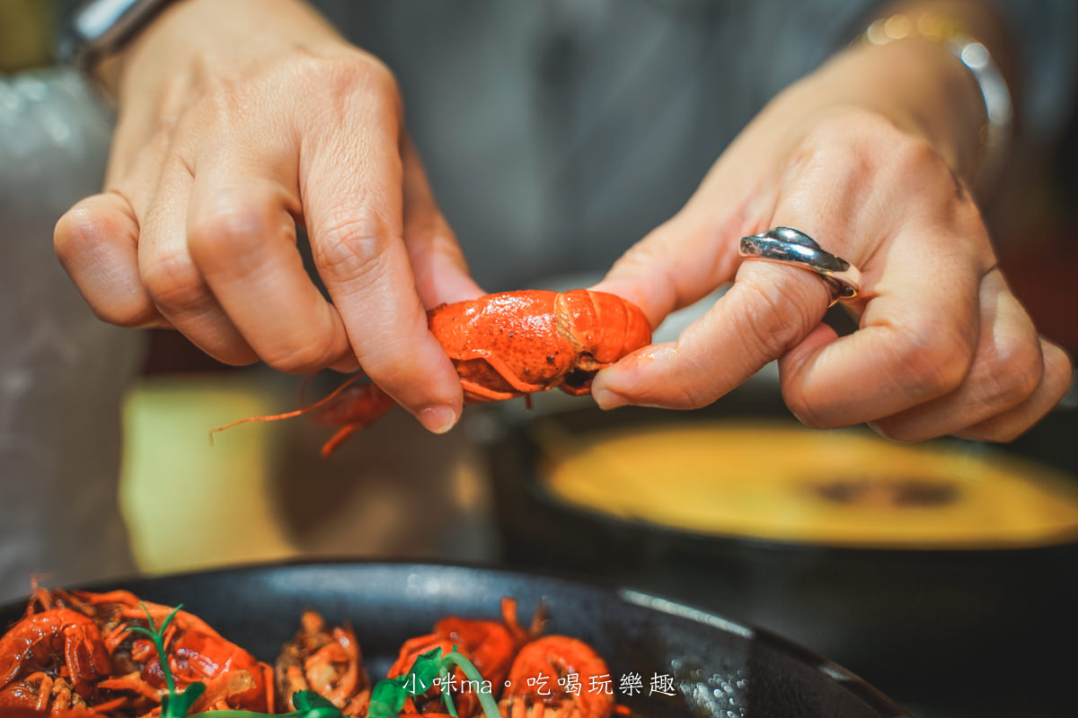 吾皇大大 朕的鍋物-中山南京殿|全新菜單期間限定秋風膏濃蟹黃鍋有夠香濃,涮肉、涮海鮮都對味,宵夜也可以吃鍋 周末營業至凌晨四點,捷運中山站 中山站美食推薦 中山站火鍋推薦 - 第45張圖 吾皇大大 朕的鍋物-中山南京殿|全新菜單期間限定秋風膏濃蟹黃鍋有夠香濃,涮肉、涮海鮮都對味,宵夜也可以吃鍋 周末營業至凌晨四點,捷運中山站 中山站美食推薦 中山站火鍋推薦