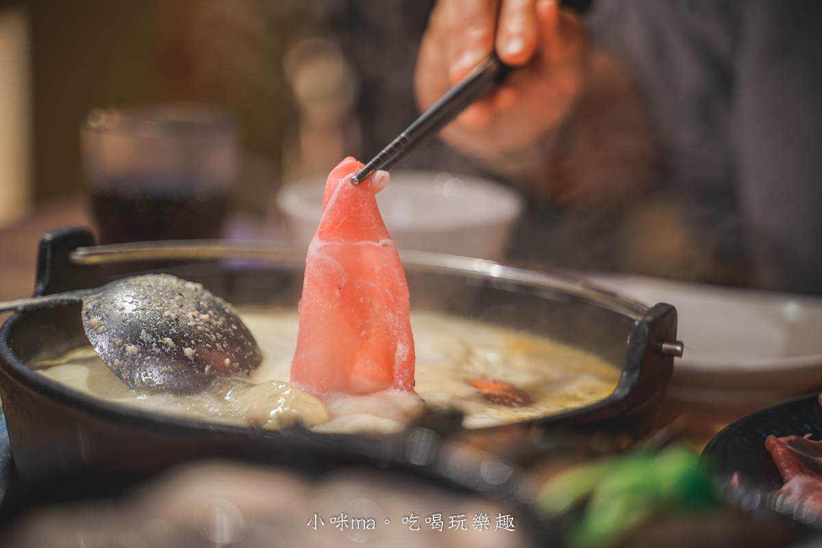 吾皇大大 朕的鍋物-中山南京殿|全新菜單期間限定秋風膏濃蟹黃鍋有夠香濃,涮肉、涮海鮮都對味,宵夜也可以吃鍋 周末營業至凌晨四點,捷運中山站 中山站美食推薦 中山站火鍋推薦 - 第33張圖 吾皇大大 朕的鍋物-中山南京殿|全新菜單期間限定秋風膏濃蟹黃鍋有夠香濃,涮肉、涮海鮮都對味,宵夜也可以吃鍋 周末營業至凌晨四點,捷運中山站 中山站美食推薦 中山站火鍋推薦