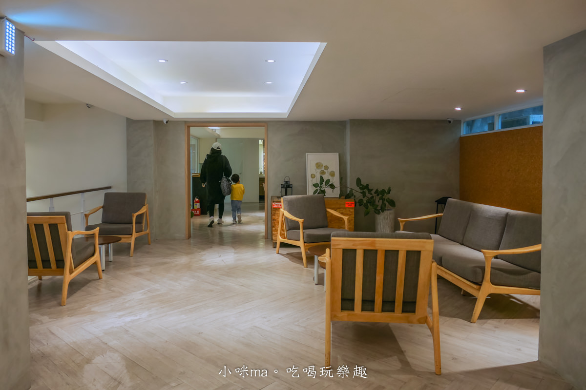 REEDS coffee & bakery 內湖店｜早晨就用拿鐵搭配鹽可頌開啟美好的一天，烘焙結合咖啡廳 天天現烤麵包出爐，內湖不限時咖啡廳，捷運文德站