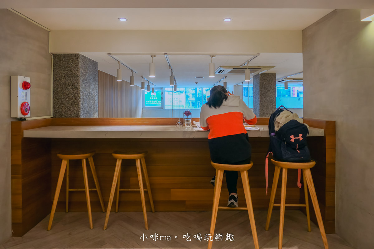 REEDS coffee & bakery 內湖店｜早晨就用拿鐵搭配鹽可頌開啟美好的一天，烘焙結合咖啡廳 天天現烤麵包出爐，內湖不限時咖啡廳，捷運文德站