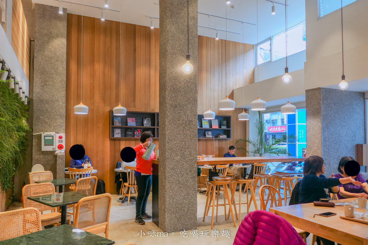 REEDS coffee & bakery 內湖店｜早晨就用拿鐵搭配鹽可頌開啟美好的一天，烘焙結合咖啡廳 天天現烤麵包出爐，內湖不限時咖啡廳，捷運文德站