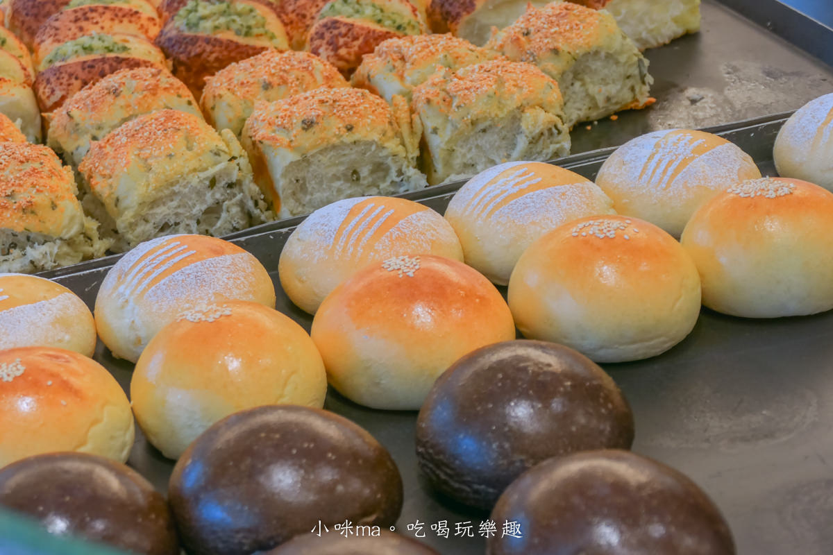 REEDS coffee & bakery 內湖店｜早晨就用拿鐵搭配鹽可頌開啟美好的一天，烘焙結合咖啡廳 天天現烤麵包出爐，內湖不限時咖啡廳，捷運文德站