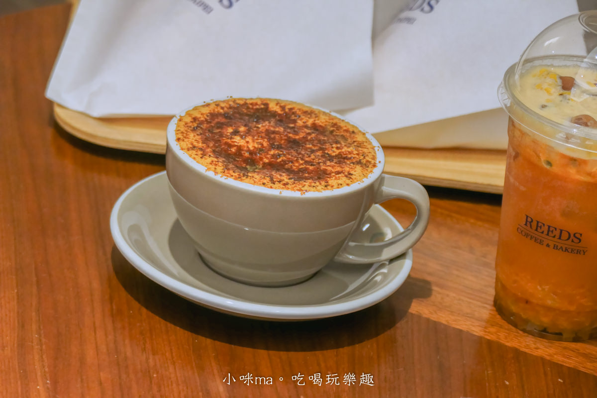 REEDS coffee & bakery 內湖店｜早晨就用拿鐵搭配鹽可頌開啟美好的一天，烘焙結合咖啡廳 天天現烤麵包出爐，內湖不限時咖啡廳，捷運文德站