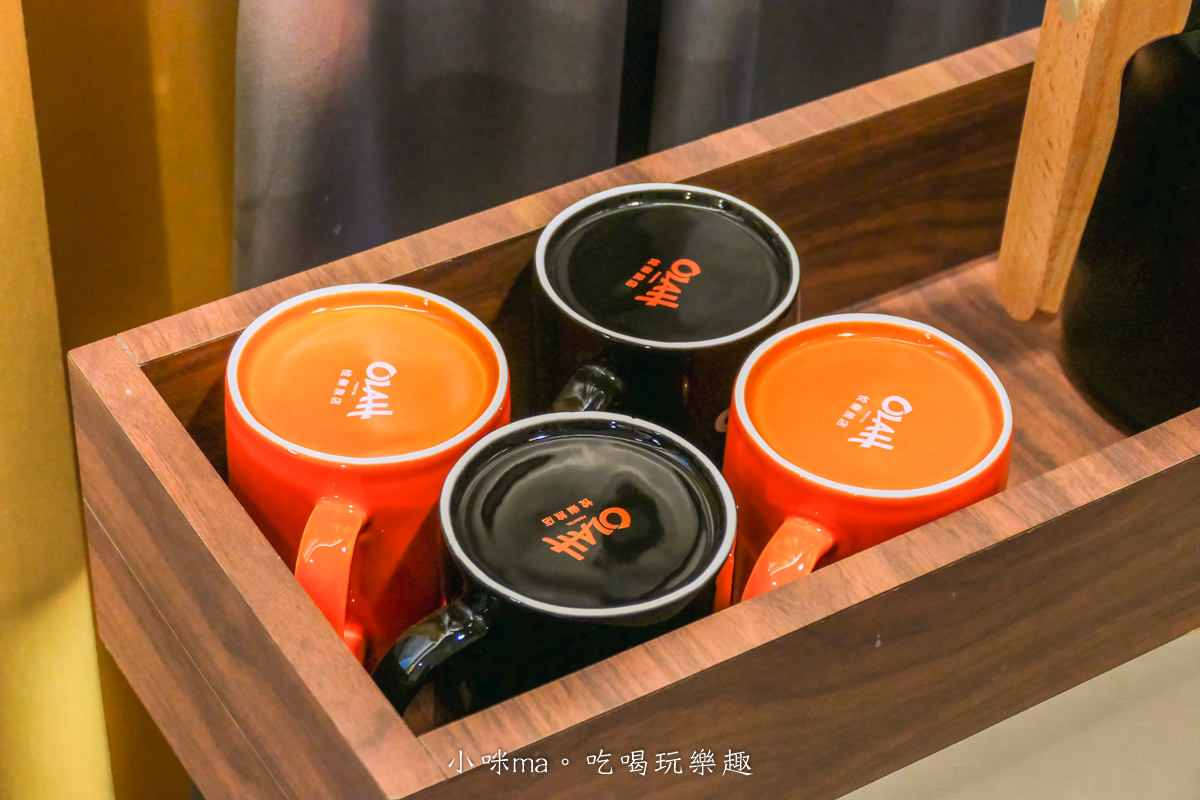 悅樂旅店 OLAH Poshtel 台中|台中火車站附近最潮的旅店,挑高共享空間設計感十足,還有免費泡麵隨你吃,台中飯店/台中住宿 - 第16張圖 悅樂旅店 OLAH Poshtel 台中|台中火車站附近最潮的旅店,挑高共享空間設計感十足,還有免費泡麵隨你吃,台中飯店/台中住宿