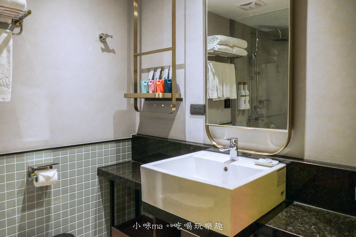 悅樂旅店 OLAH Poshtel 台中|台中火車站附近最潮的旅店,挑高共享空間設計感十足,還有免費泡麵隨你吃,台中飯店/台中住宿 - 第19張圖 悅樂旅店 OLAH Poshtel 台中|台中火車站附近最潮的旅店,挑高共享空間設計感十足,還有免費泡麵隨你吃,台中飯店/台中住宿