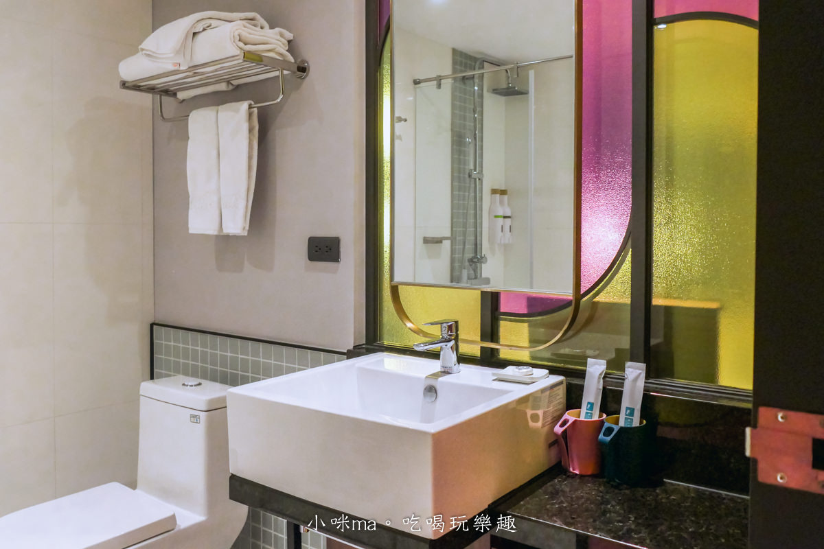 悅樂旅店 OLAH Poshtel 台中|台中火車站附近最潮的旅店,挑高共享空間設計感十足,還有免費泡麵隨你吃,台中飯店/台中住宿 - 第24張圖 悅樂旅店 OLAH Poshtel 台中|台中火車站附近最潮的旅店,挑高共享空間設計感十足,還有免費泡麵隨你吃,台中飯店/台中住宿
