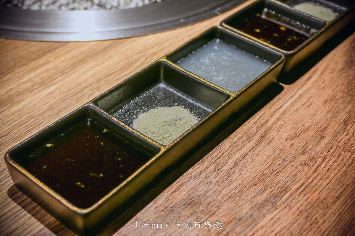 札卡燒肉-漢口店｜迴轉壽司燒肉版！輸送帶送上寶藏盒牛，只要399元就能吃到A5和牛，台中燒肉推薦
