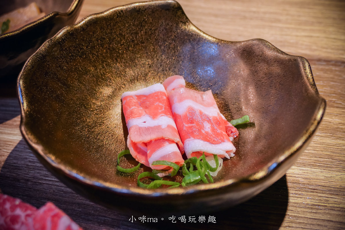 札卡燒肉-漢口店｜迴轉壽司燒肉版！輸送帶送上寶藏盒牛，只要399元就能吃到A5和牛，台中燒肉推薦