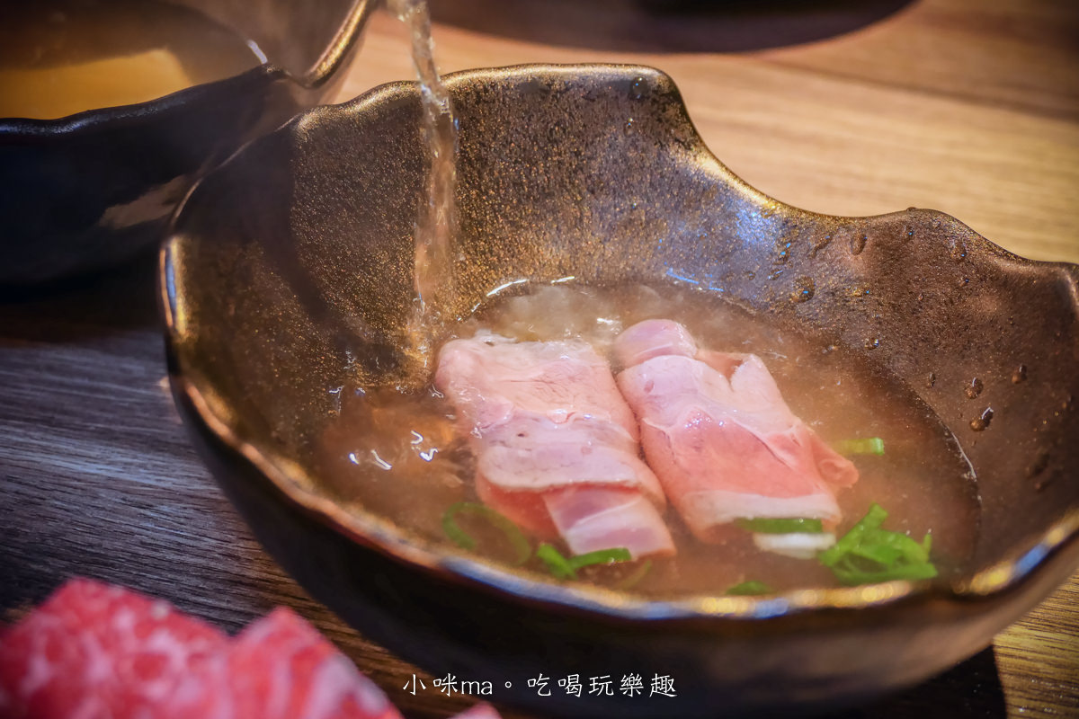 札卡燒肉-漢口店｜迴轉壽司燒肉版！輸送帶送上寶藏盒牛，只要399元就能吃到A5和牛，台中燒肉推薦