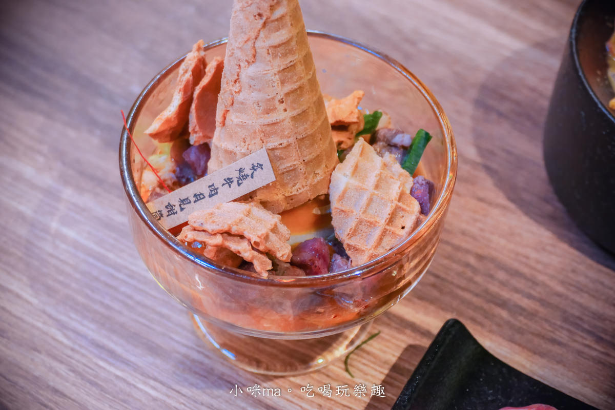 札卡燒肉-漢口店｜迴轉壽司燒肉版！輸送帶送上寶藏盒牛，只要399元就能吃到A5和牛，台中燒肉推薦