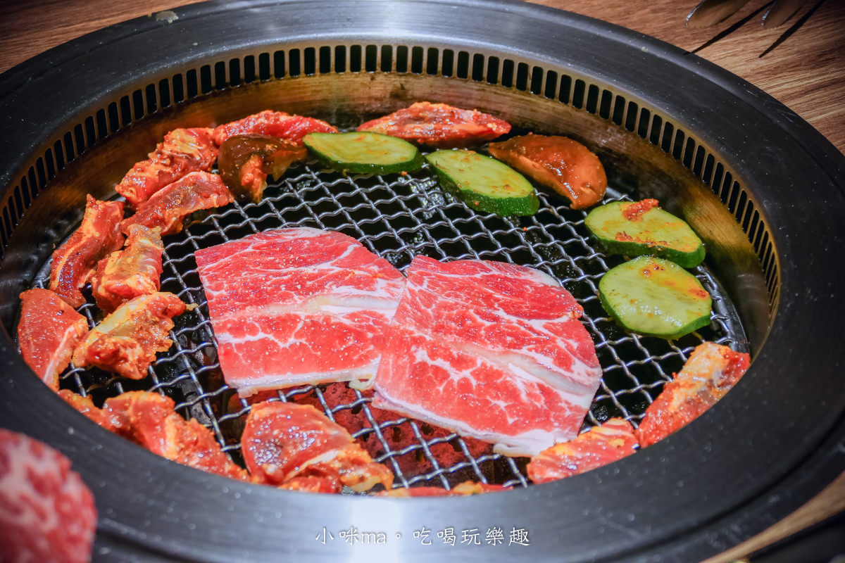 札卡燒肉-漢口店｜迴轉壽司燒肉版！輸送帶送上寶藏盒牛，只要399元就能吃到A5和牛，台中燒肉推薦
