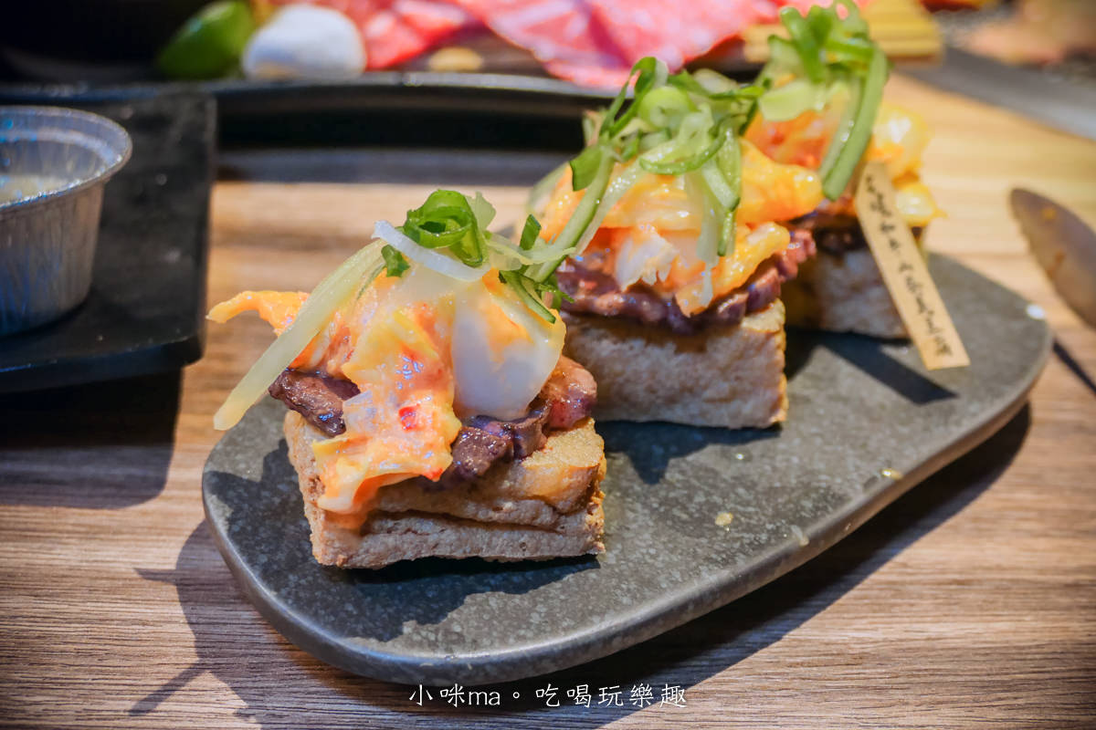 札卡燒肉-漢口店｜迴轉壽司燒肉版！輸送帶送上寶藏盒牛，只要399元就能吃到A5和牛，台中燒肉推薦
