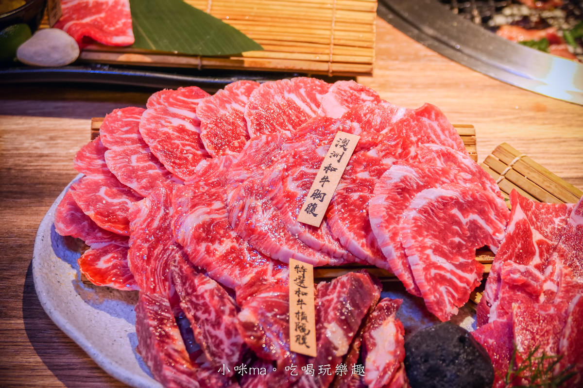 札卡燒肉-漢口店｜迴轉壽司燒肉版！輸送帶送上寶藏盒牛，只要399元就能吃到A5和牛，台中燒肉推薦