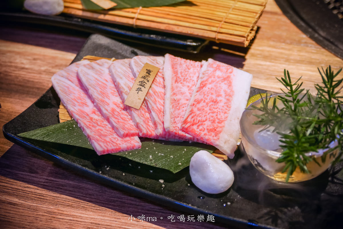 札卡燒肉-漢口店｜迴轉壽司燒肉版！輸送帶送上寶藏盒牛，只要399元就能吃到A5和牛，台中燒肉推薦