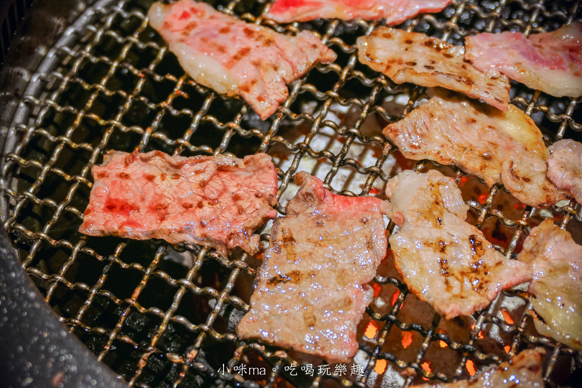 札卡燒肉-漢口店｜迴轉壽司燒肉版！輸送帶送上寶藏盒牛，只要399元就能吃到A5和牛，台中燒肉推薦