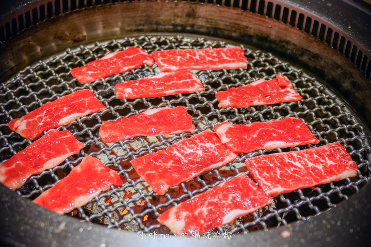 札卡燒肉-漢口店｜迴轉壽司燒肉版！輸送帶送上寶藏盒牛，只要399元就能吃到A5和牛，台中燒肉推薦