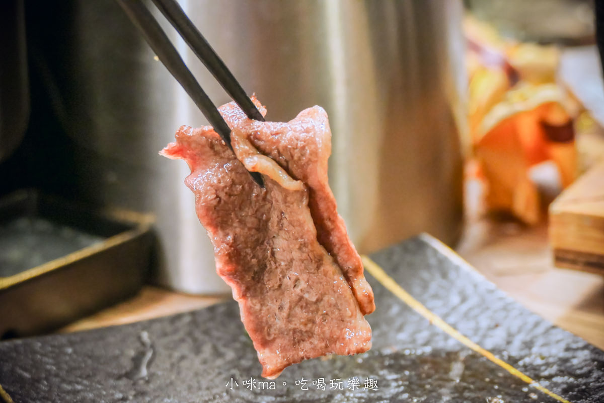 札卡燒肉-漢口店｜迴轉壽司燒肉版！輸送帶送上寶藏盒牛，只要399元就能吃到A5和牛，台中燒肉推薦