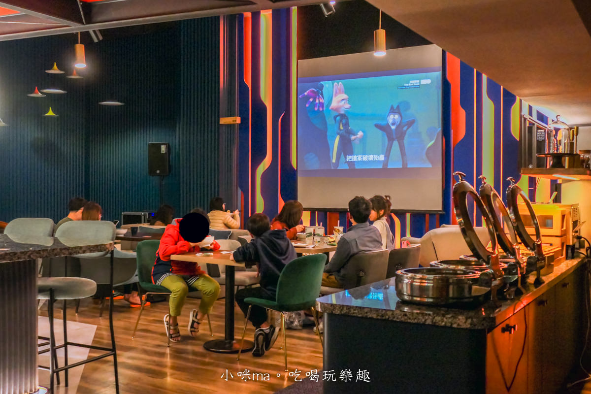 悅樂旅店 OLAH Poshtel 台中|台中火車站附近最潮的旅店,挑高共享空間設計感十足,還有免費泡麵隨你吃,台中飯店/台中住宿 - 第27張圖 悅樂旅店 OLAH Poshtel 台中|台中火車站附近最潮的旅店,挑高共享空間設計感十足,還有免費泡麵隨你吃,台中飯店/台中住宿