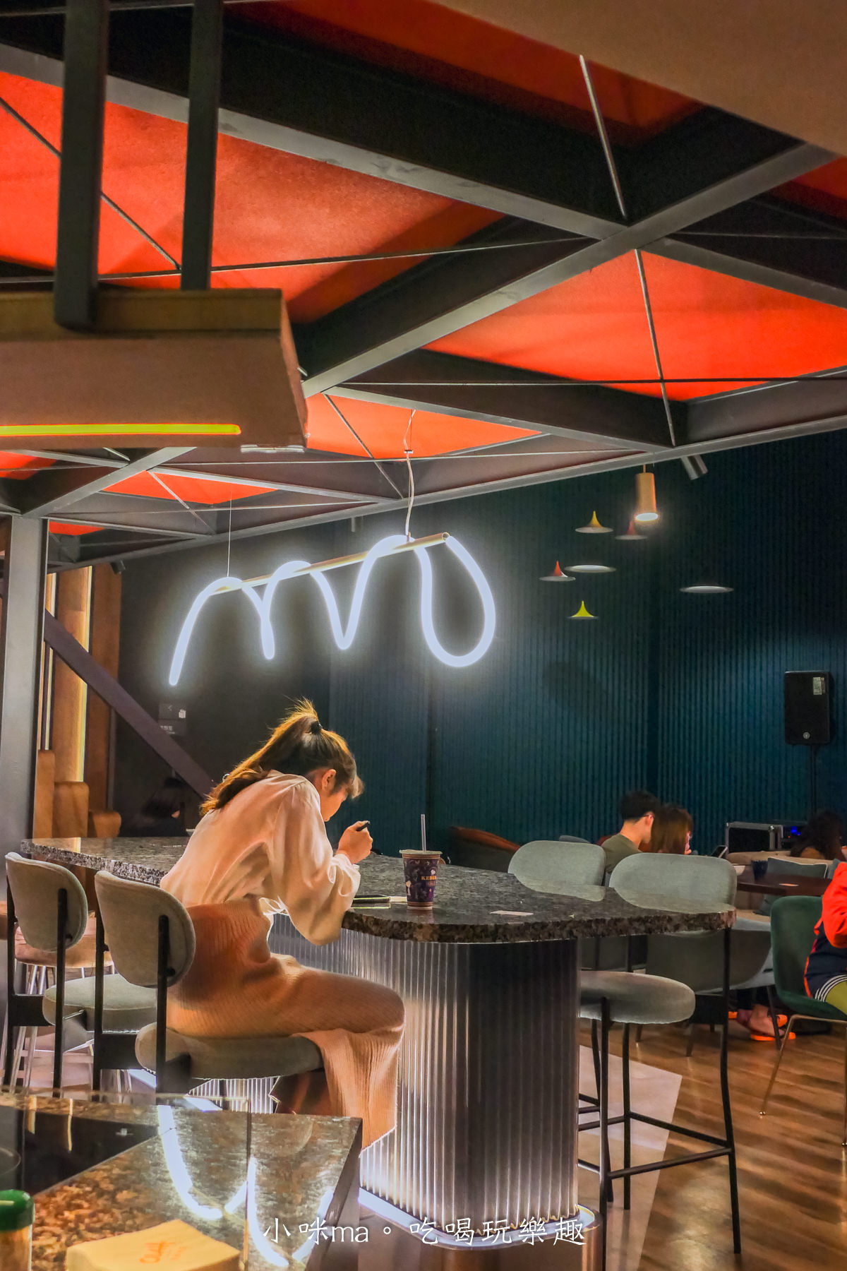 悅樂旅店 OLAH Poshtel 台中|台中火車站附近最潮的旅店,挑高共享空間設計感十足,還有免費泡麵隨你吃,台中飯店/台中住宿 - 第28張圖 悅樂旅店 OLAH Poshtel 台中|台中火車站附近最潮的旅店,挑高共享空間設計感十足,還有免費泡麵隨你吃,台中飯店/台中住宿