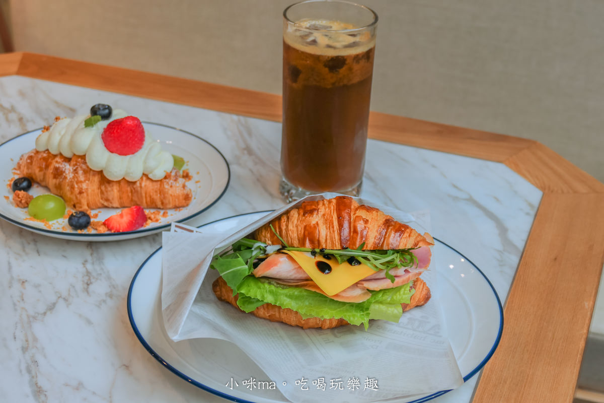 Snob Cafe|可頌甜點吸眼球,點一杯飲品 甜點只要99元,有插座又不限時!捷運市政府站 - 第13張圖 Snob Cafe|可頌甜點吸眼球,點一杯飲品 甜點只要99元,有插座又不限時!捷運市政府站