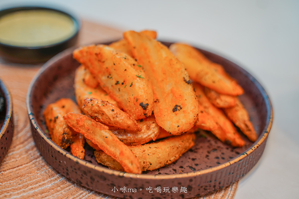 IMOMENT CAFÉ 享當下|純白色系的歐風玻璃屋,店內仙氣爆棚,夢幻吊椅超好拍,捷運芝山站 / 天母美食 - 第15張圖 IMOMENT CAFÉ 享當下|純白色系的歐風玻璃屋,店內仙氣爆棚,夢幻吊椅超好拍,捷運芝山站 / 天母美食