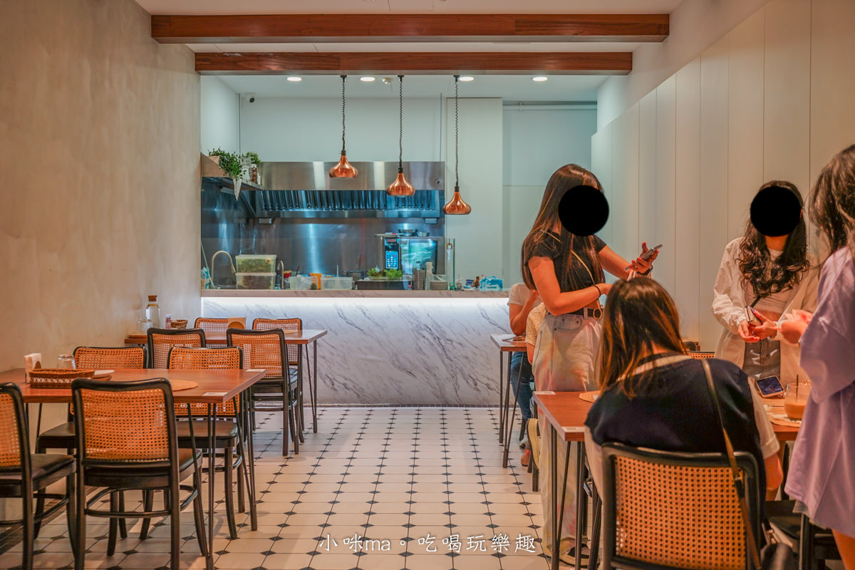 IMOMENT CAFÉ 享當下|純白色系的歐風玻璃屋,店內仙氣爆棚,夢幻吊椅超好拍,捷運芝山站 / 天母美食 - 第10張圖 IMOMENT CAFÉ 享當下|純白色系的歐風玻璃屋,店內仙氣爆棚,夢幻吊椅超好拍,捷運芝山站 / 天母美食