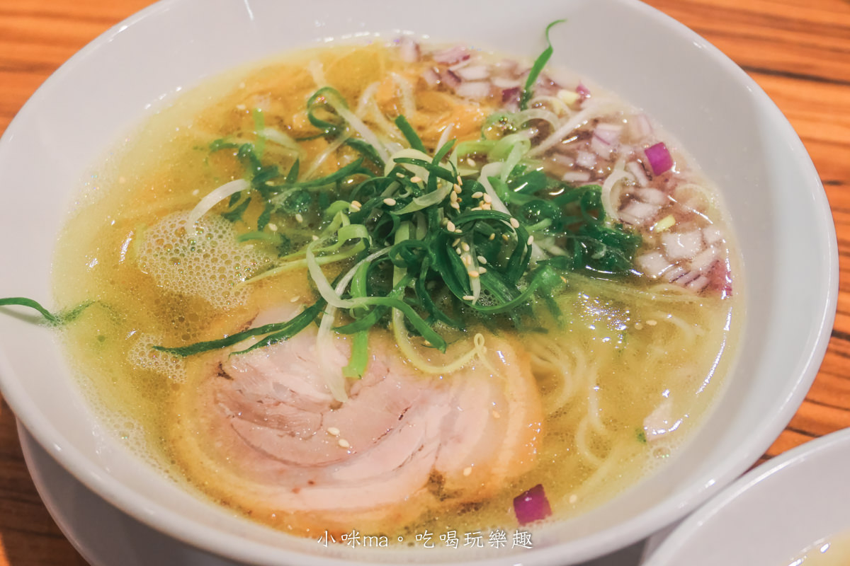 奧特拉麵 Ramen Ultra-桃園華泰 錦拉麵|北海道最純正的拉麵,雞白湯頭清爽不膩,還有丼飯、乾拌麵、咖哩飯可以選,桃園美食 - 第14張圖 奧特拉麵 Ramen Ultra-桃園華泰 錦拉麵|北海道最純正的拉麵,雞白湯頭清爽不膩,還有丼飯、乾拌麵、咖哩飯可以選,桃園美食