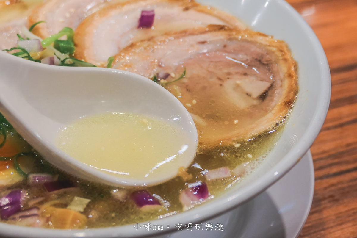 奧特拉麵 Ramen Ultra-桃園華泰 錦拉麵|北海道最純正的拉麵,雞白湯頭清爽不膩,還有丼飯、乾拌麵、咖哩飯可以選,桃園美食 - 第13張圖 奧特拉麵 Ramen Ultra-桃園華泰 錦拉麵|北海道最純正的拉麵,雞白湯頭清爽不膩,還有丼飯、乾拌麵、咖哩飯可以選,桃園美食