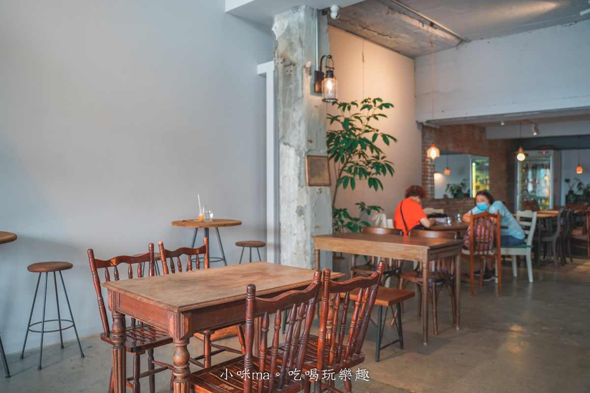 嶼我|正濱漁港彩虹屋旁老宅工業風小店,二樓直視漁港美景,海那邊第二間姊妹店,基隆美食 - 第5張圖 嶼我|正濱漁港彩虹屋旁老宅工業風小店,二樓直視漁港美景,海那邊第二間姊妹店,基隆美食