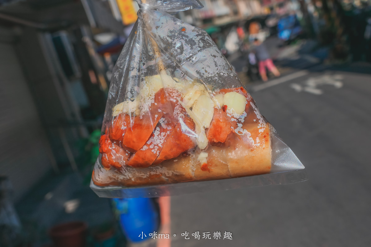 和春藥行前香腸攤|好浮誇的香腸瀑布,從小吃到大的無名香腸攤,早上開賣排隊人潮沒停過,岡山美食 - 第10張圖 和春藥行前香腸攤|好浮誇的香腸瀑布,從小吃到大的無名香腸攤,早上開賣排隊人潮沒停過,岡山美食